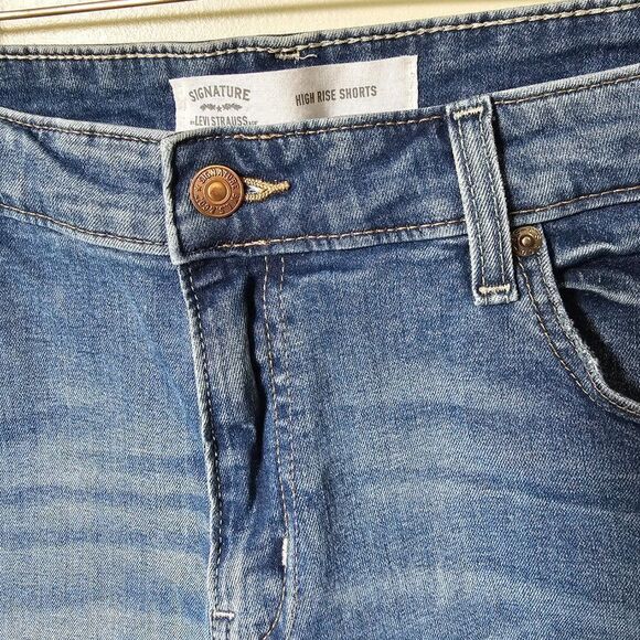 EUC LEVI'S STRAUSS HIGH RISE SHORTS RAW HEM SIZE 12 - W31 - Picture 13 of 16